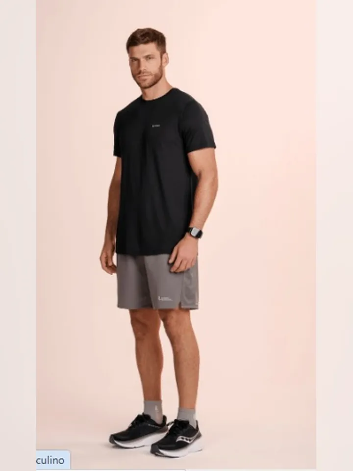 Camiseta masculina preta de treino